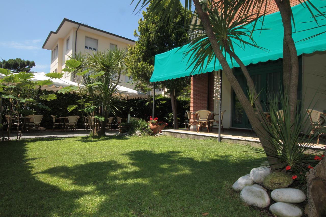 Hotel Vera Marina di Massa Exterior photo