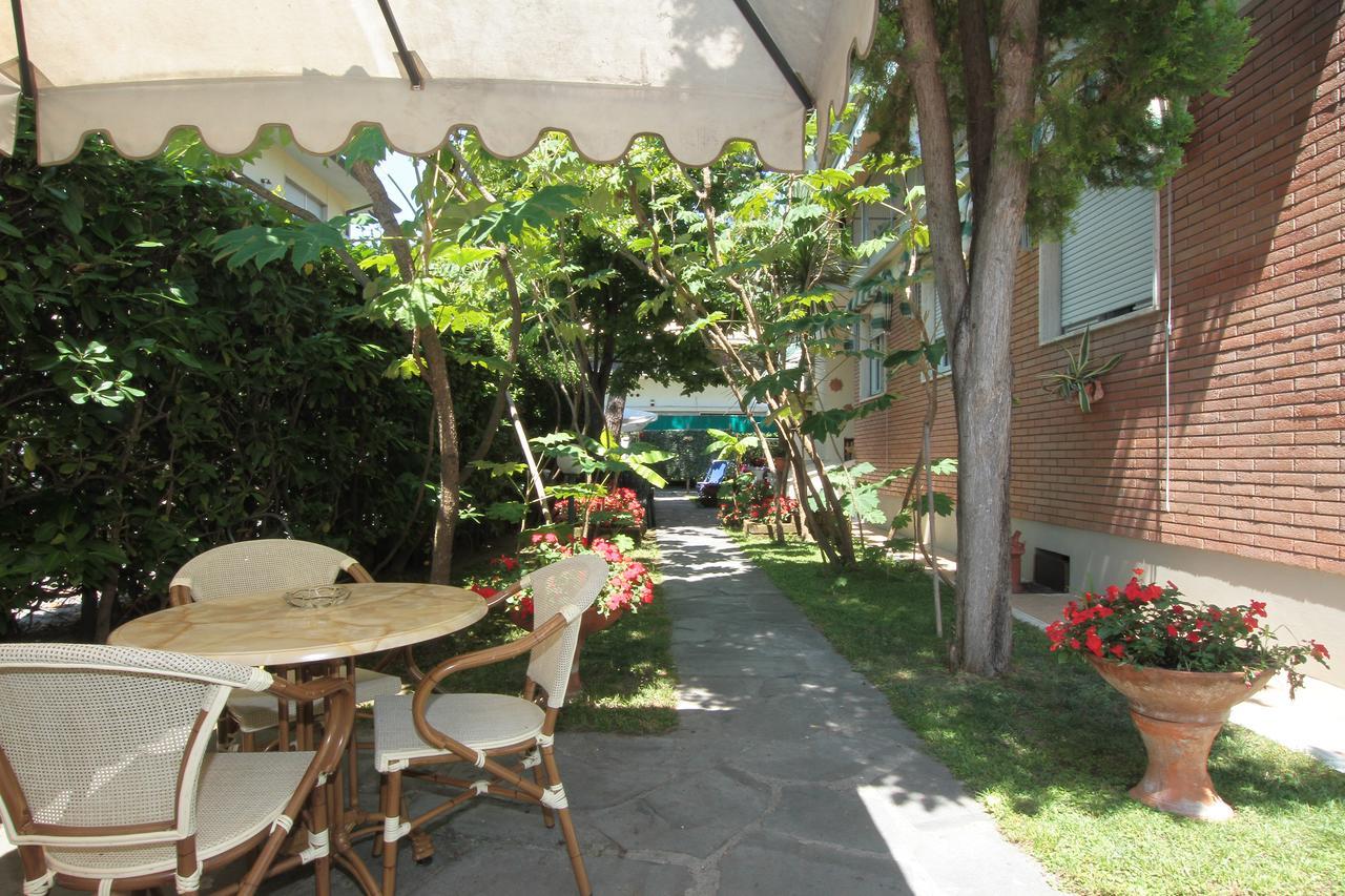 Hotel Vera Marina di Massa Exterior photo