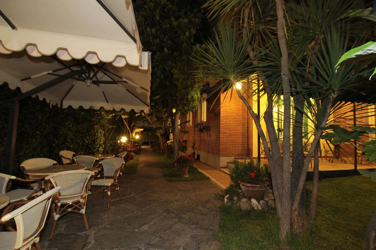 Hotel Vera Marina di Massa Exterior photo